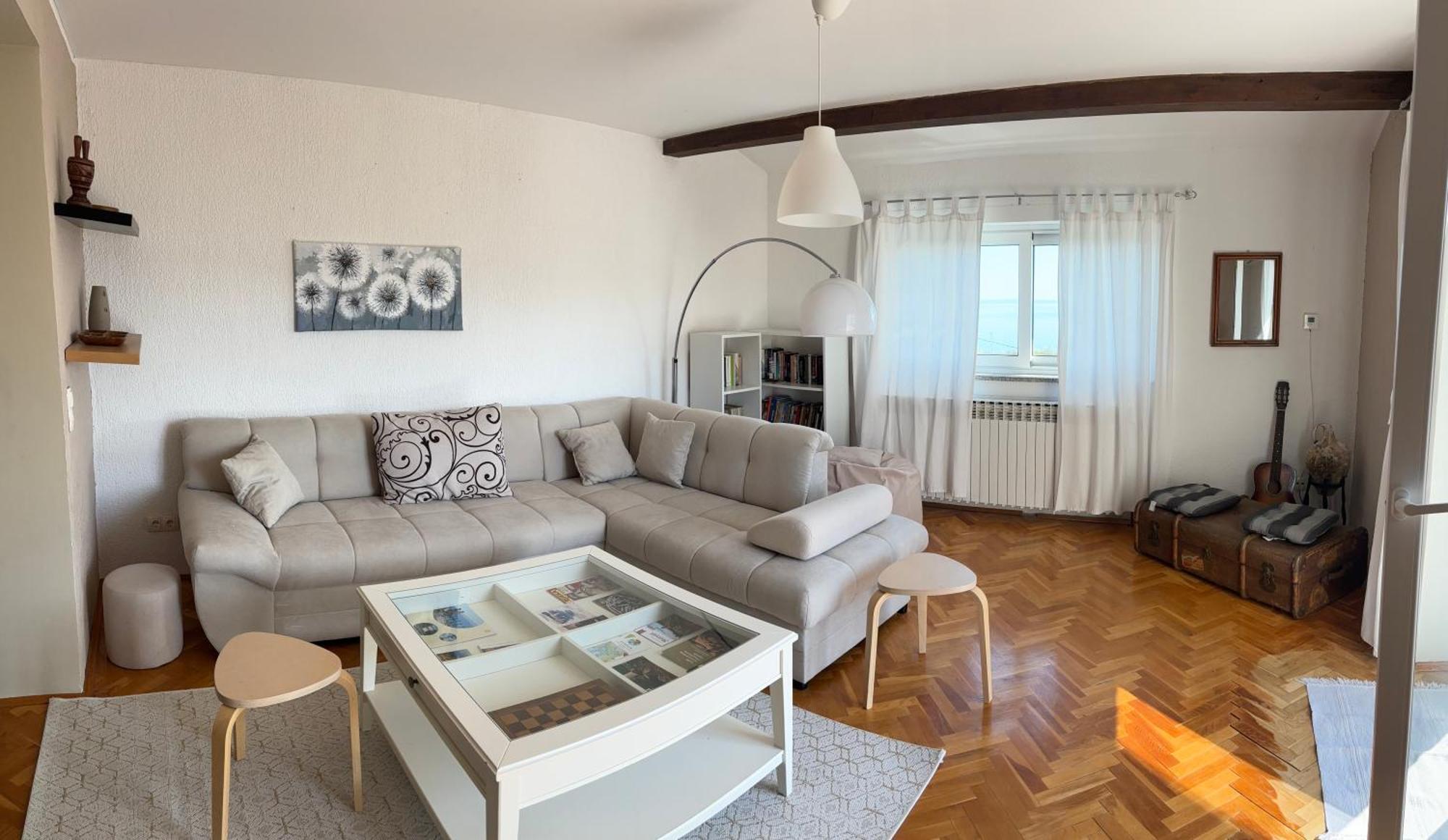 House Demaro Apartment