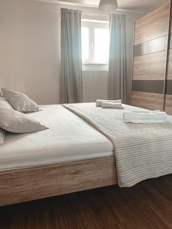 Apartament House Demaro