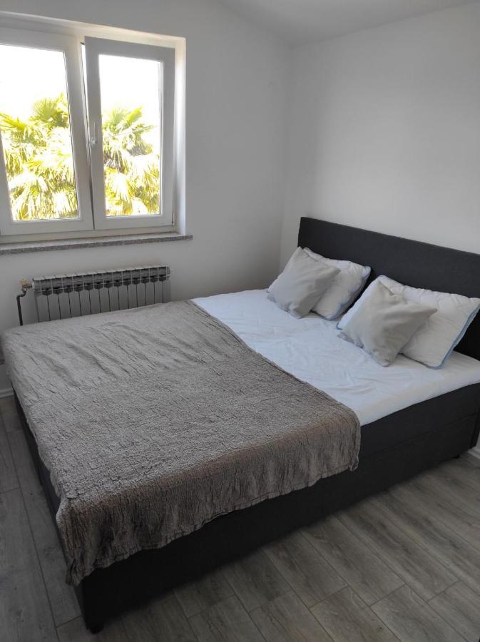 Apartament House Demaro